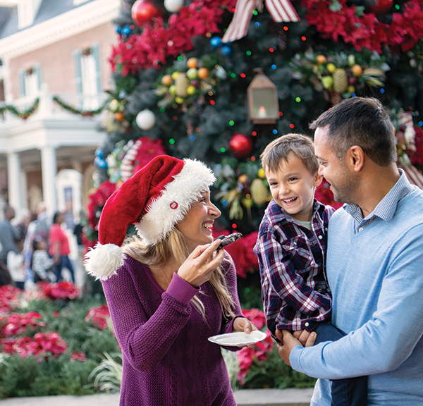 Play, Stay and Enjoy a Disney Dining Promo Card This Holiday Season—and Beyond!