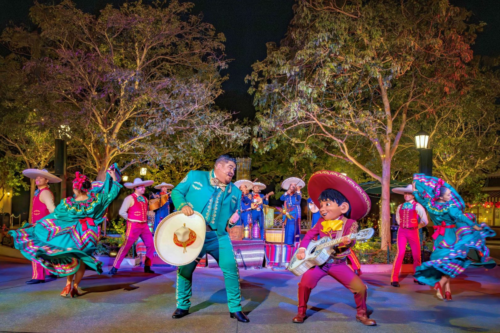 A Musical Christmas with Mariachi Alegria de Disneyland and Miguel at California Adventure