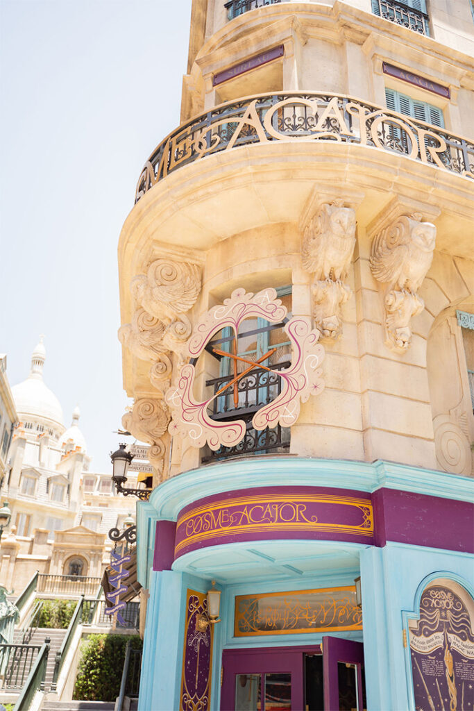 The exterior of Cosme Acajor Baguettes Magique in Epic Universe