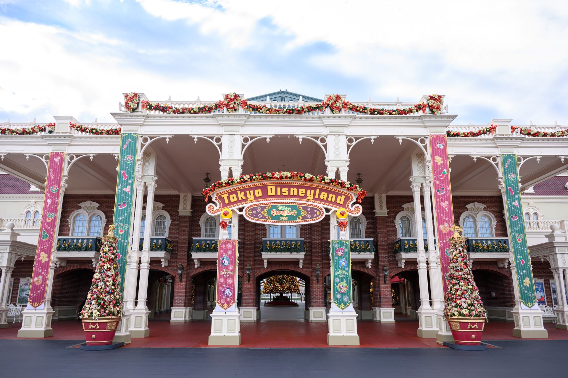 Holiday Decor at Tokyo Disney Resort 2025