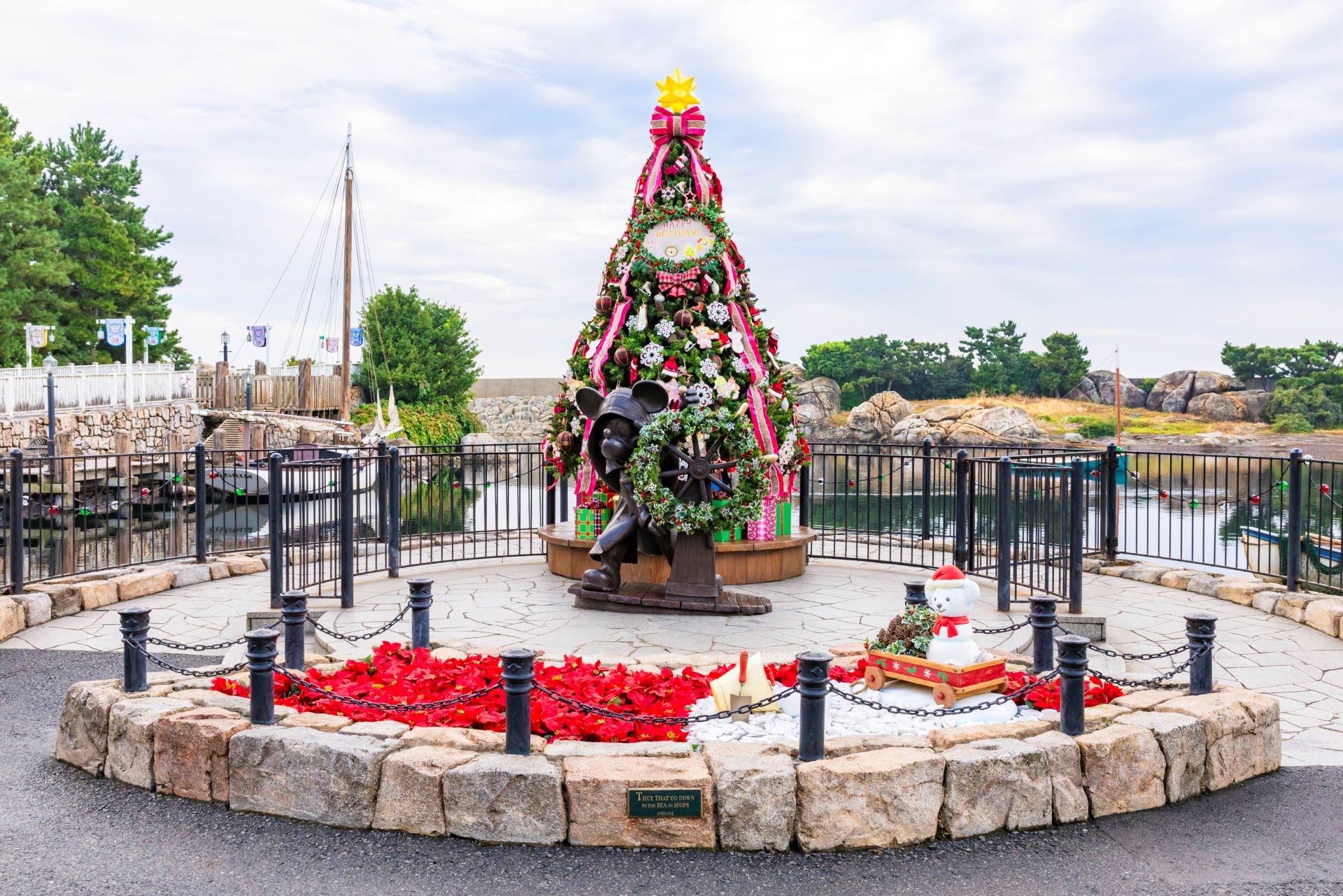 Holiday Decor at Tokyo Disney Resort 2025