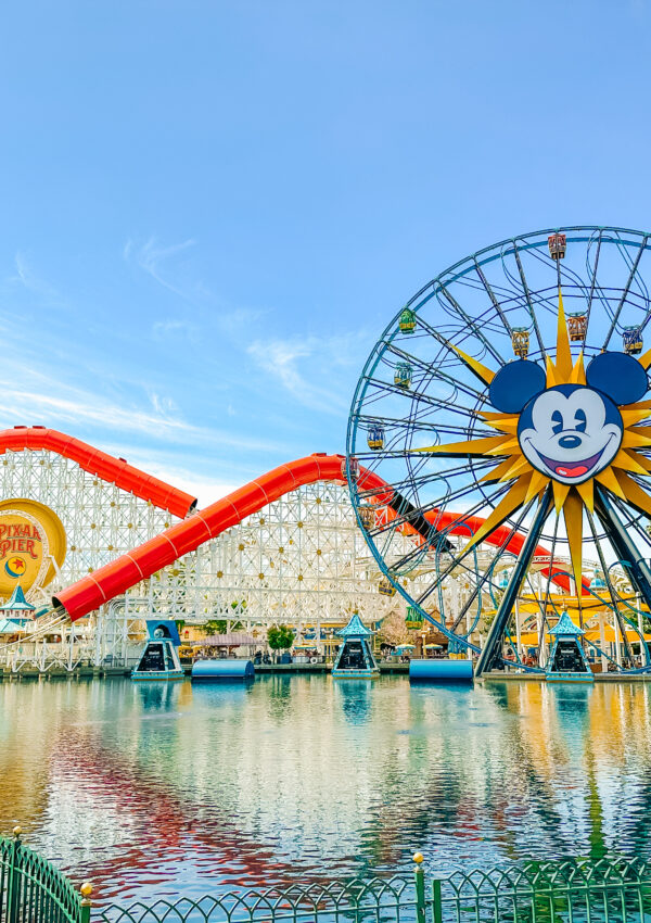 Disneyland Resort Summer 2026 Guide: Walkable Parks, Hotels Steps from the Magic & Stress-Free Family Vacation