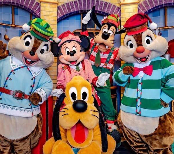 Make Your Disneyland Holiday Even More Magical With Festive Character Dining!